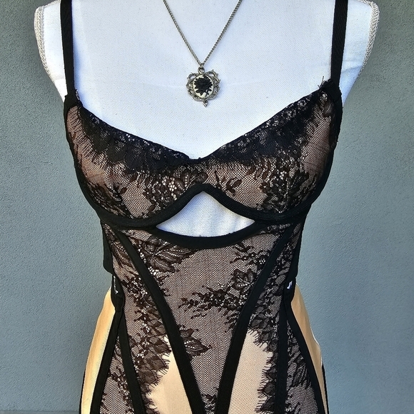 Nova Luxe ✦ Bandage Midi Dress ✦ Nude & Black Cutout Mesh w/ Lace Overlay Sz XS - Picture 5 of 17
